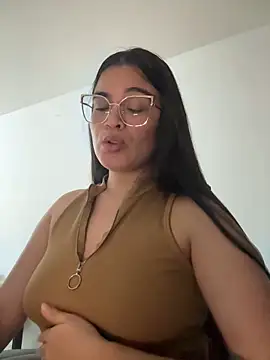 Snapshot of CamilaSofiia chatting on 12.16.25 CamilaSofiia online show from 12.16.25