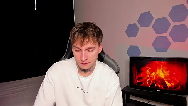 Chris Tyson online show from 10.04.25