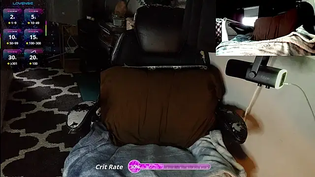 Snapshot of 8inchpunkcub chatting on 11.21.25 8inchpunkcub online show from 11.21.25