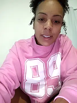 Julia Pretinha online show from 01.04.25