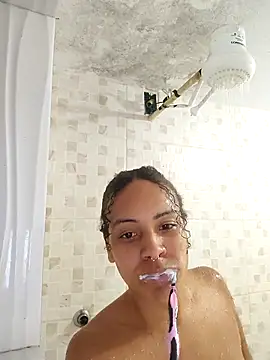 Julia Pretinha online show from 10.04.25