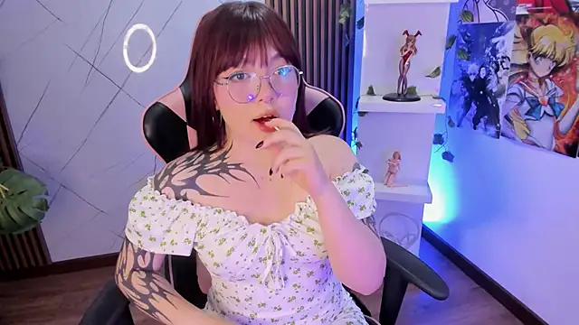 Fluffy Bubble21 online show from 02.17.25