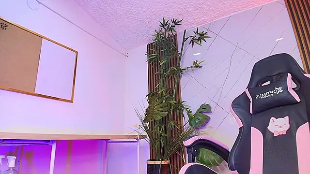 Snapshot of Fluffy_Bubble21 chatting on 03.02.26 Fluffy Bubble21 online show from 03.02.26