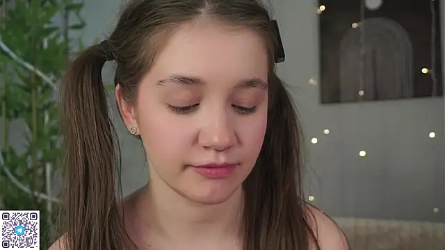 AmiLewis online show from 02.04.25