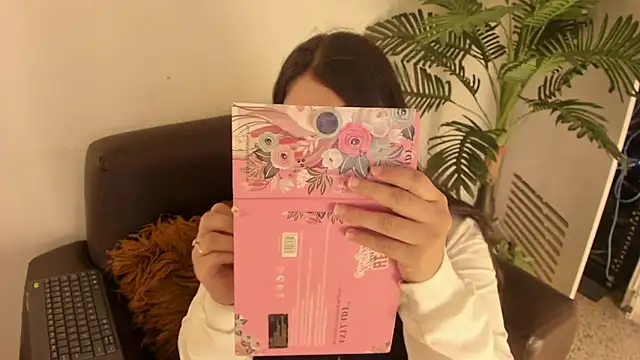 Miia Thompsonn online show from 01.17.25