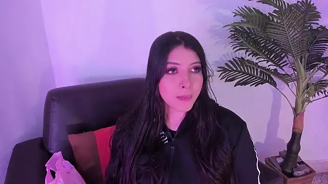 Miia Thompsonn online show from 03.08.25