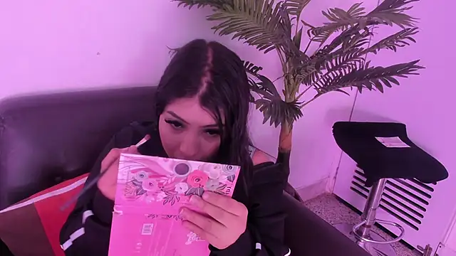 Miia Thompsonn online show from 03.19.25