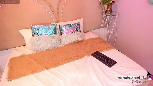 Miia Thompsonn online show from 04.16.26