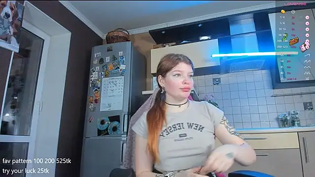 Snapshot of lil_lia chatting on 12.05.24 lil lia online show from 12.05.24