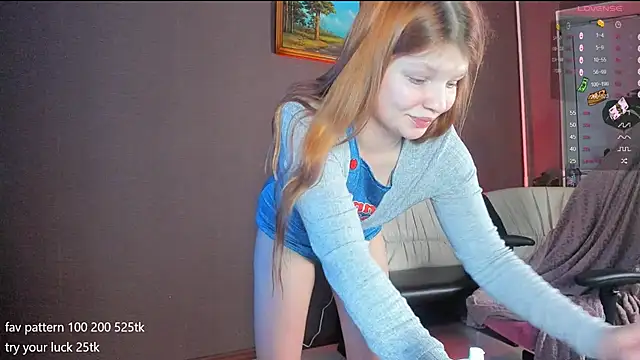 Snapshot of lil_lia chatting on 12.09.24 lil lia online show from 12.09.24