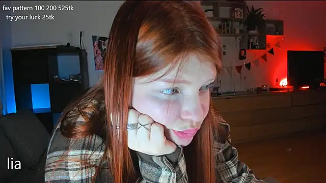 Snapshot of lil_lia chatting on 02.07.25 lil lia online show from 02.07.25