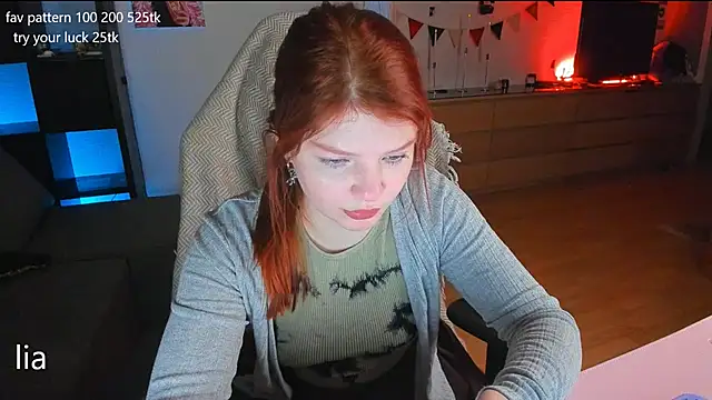 Snapshot of lil_lia chatting on 02.08.25 lil lia online show from 02.08.25