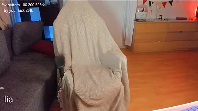 Snapshot of lil_lia chatting on 02.20.25 lil lia online show from 02.20.25