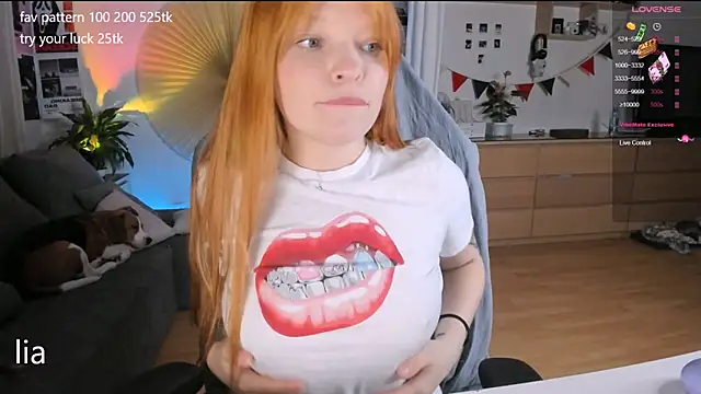 Snapshot of lil_lia chatting on 09.19.25 lil lia online show from 09.19.25