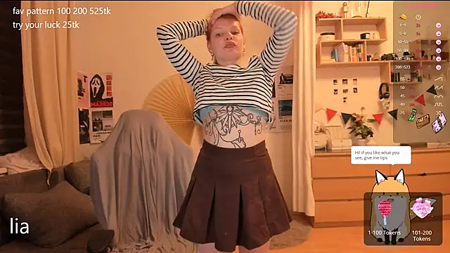 Snapshot of lil_lia chatting on 09.25.25 lil lia online show from 09.25.25