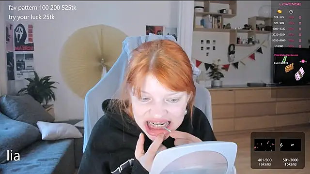 Snapshot of lil_lia chatting on 09.29.25 lil lia online show from 09.29.25