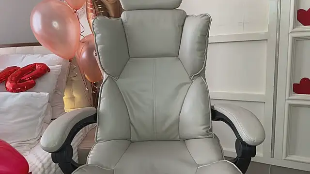 UrLillShy online show from 02.15.25