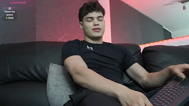 Snapshot of Max_cortes1 chatting on 02.05.25 Max cortes1 online show from 02.05.25