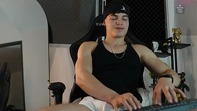 Snapshot of Max_cortes1 chatting on 09.16.25 Max cortes1 online show from 09.16.25