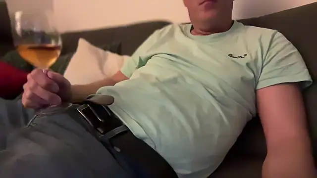 Snapshot of devils-son chatting on 10.22.25 devils-son online show from 10.22.25