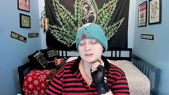 Snapshot of Chloenightmare chatting on 09.13.25 Chloenightmare online show from 09.13.25