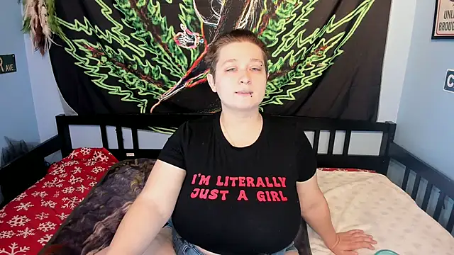 Snapshot of Chloenightmare chatting on 10.31.25 Chloenightmare online show from 10.31.25