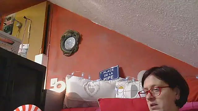 Snapshot of lanax chatting on 12.15.25 lanax online show from 12.15.25