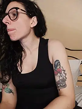 Snapshot of SofiaMori chatting on 05.18.26 SofiaMori online show from 05.18.26