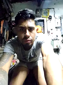 Snapshot of pene_latinoriico chatting on 10.18.25 pene latinoriico online show from 10.18.25