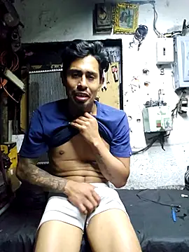 Snapshot of pene_latinoriico chatting on 11.21.25 pene latinoriico online show from 11.21.25