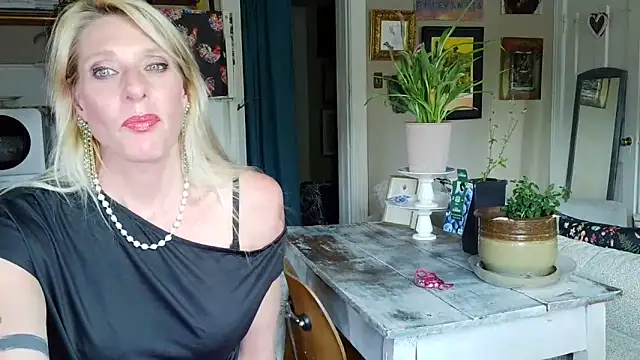 Glamazonx online show from 05.17.26