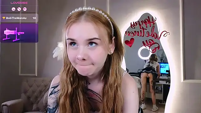 Snapshot of Britney_Lynch chatting on 02.10.25 Britney Lynch online show from 02.10.25