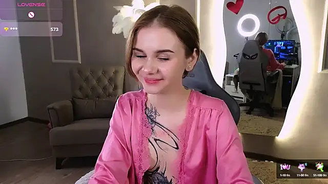 Snapshot of Britney_Lynch chatting on 02.14.25 Britney Lynch online show from 02.14.25