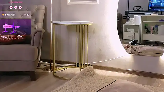 Snapshot of Britney_Lynch chatting on 02.17.25 Britney Lynch online show from 02.17.25