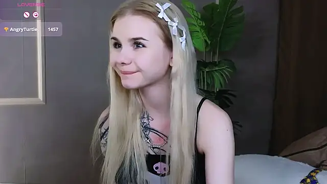 Snapshot of Britney_Lynch chatting on 02.23.25 Britney Lynch online show from 02.23.25