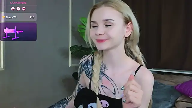 Snapshot of Britney_Lynch chatting on 02.27.25 Britney Lynch online show from 02.27.25