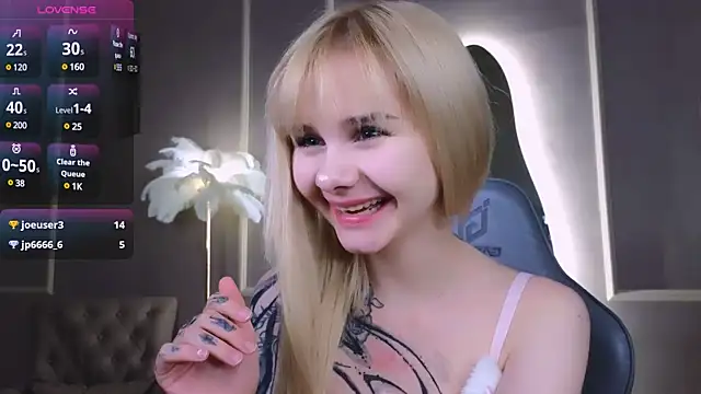 Snapshot of Britney_Lynch chatting on 03.08.25 Britney Lynch online show from 03.08.25