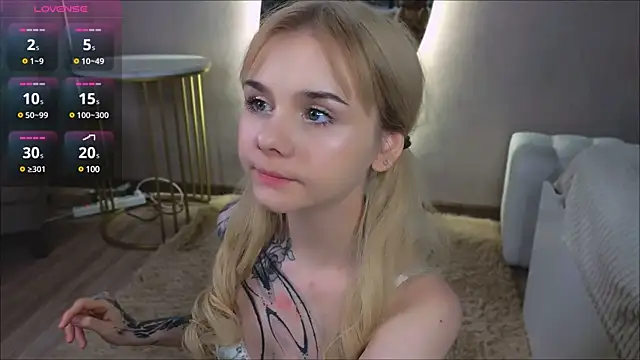 Snapshot of Britney_Lynch chatting on 03.10.25 Britney Lynch online show from 03.10.25