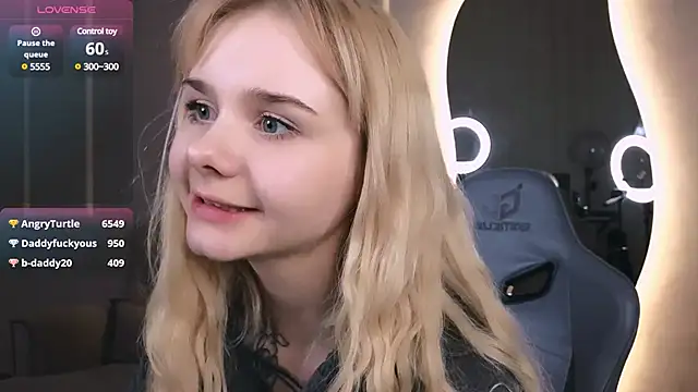 Snapshot of Britney_Lynch chatting on 03.13.25 Britney Lynch online show from 03.13.25