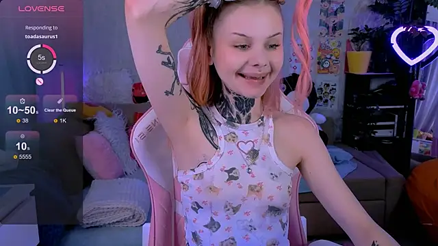 Snapshot of Britney_Lynch chatting on 09.26.25 Britney Lynch online show from 09.26.25