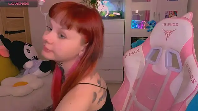 Snapshot of Britney_Lynch chatting on 11.07.25 Britney Lynch online show from 11.07.25