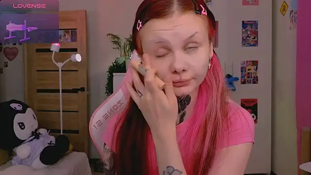 Snapshot of Britney_Lynch chatting on 11.10.25 Britney Lynch online show from 11.10.25