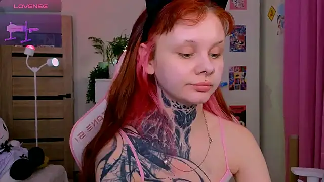 Snapshot of Britney_Lynch chatting on 11.12.25 Britney Lynch online show from 11.12.25