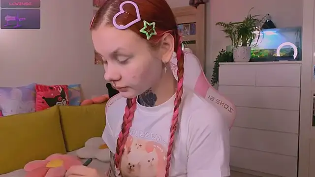 Snapshot of Britney_Lynch chatting on 11.13.25 Britney Lynch online show from 11.13.25