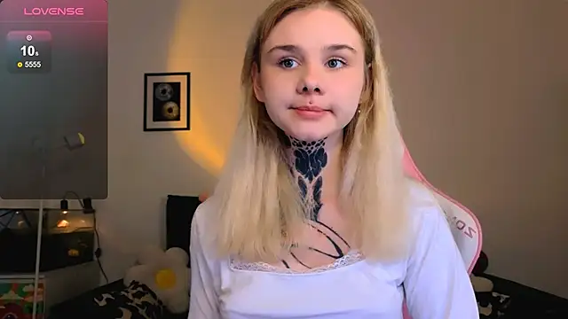 Britney Lynch online show from 04.07.26