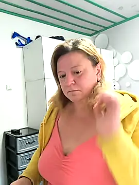 Snapshot of jusichka chatting on 09.11.25 jusichka online show from 09.11.25