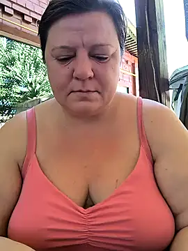 Snapshot of jusichka chatting on 09.22.25 jusichka online show from 09.22.25