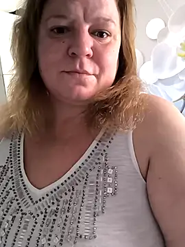 Snapshot of jusichka chatting on 10.31.25 jusichka online show from 10.31.25