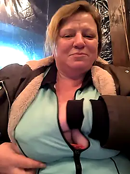 Snapshot of jusichka chatting on 11.28.25 jusichka online show from 11.28.25