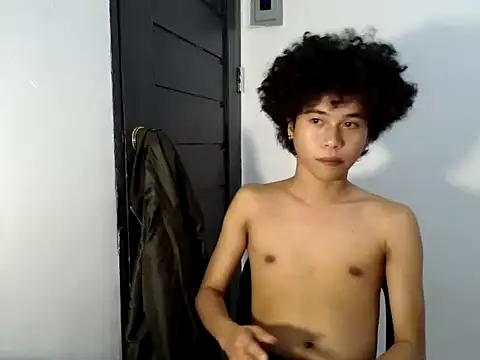 Snapshot of Asiantwink21 chatting on 05.12.26 Asiantwink21 online show from 05.12.26